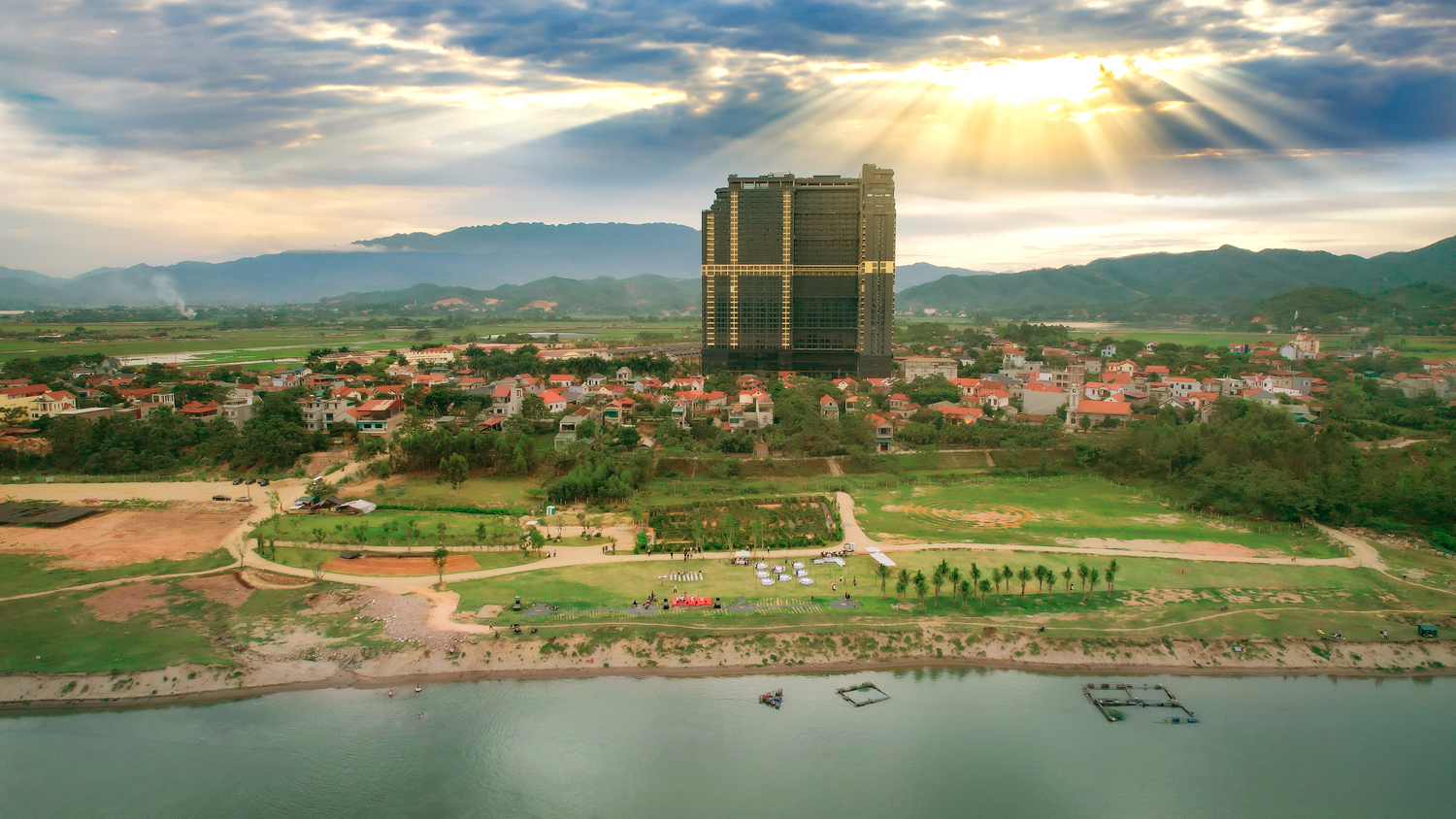 Căn studio view sông Wyndham Thanh Thủy giá chỉ 910tr bao phí