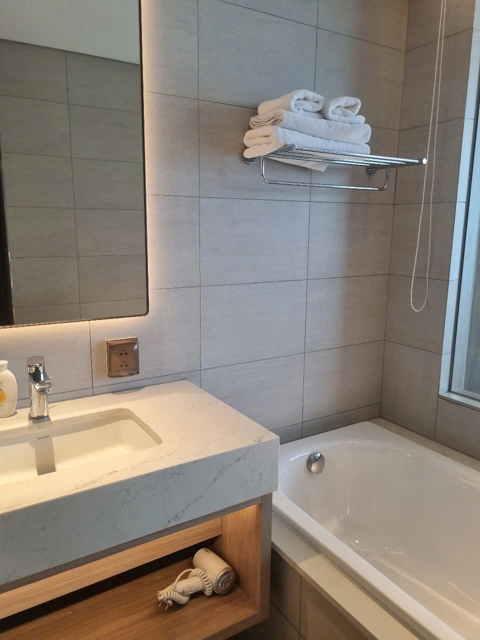 Cắt lỗ căn hộ A La Carte Hạ Long chỉ 3 tỷ 950 view đảo Rều