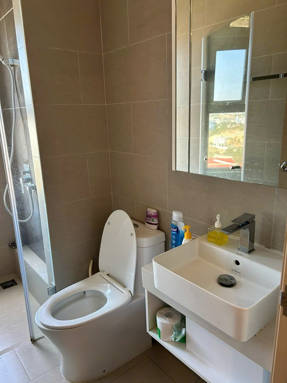 Cần chuyển nhượng căn 2PN The Sóng tầng cao giá chỉ 2 tỷ 3 bao phí